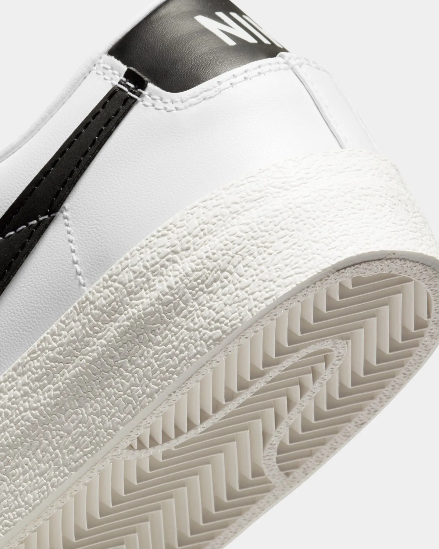 Nike Women's Blazer Low '77 White/Black/Sail White