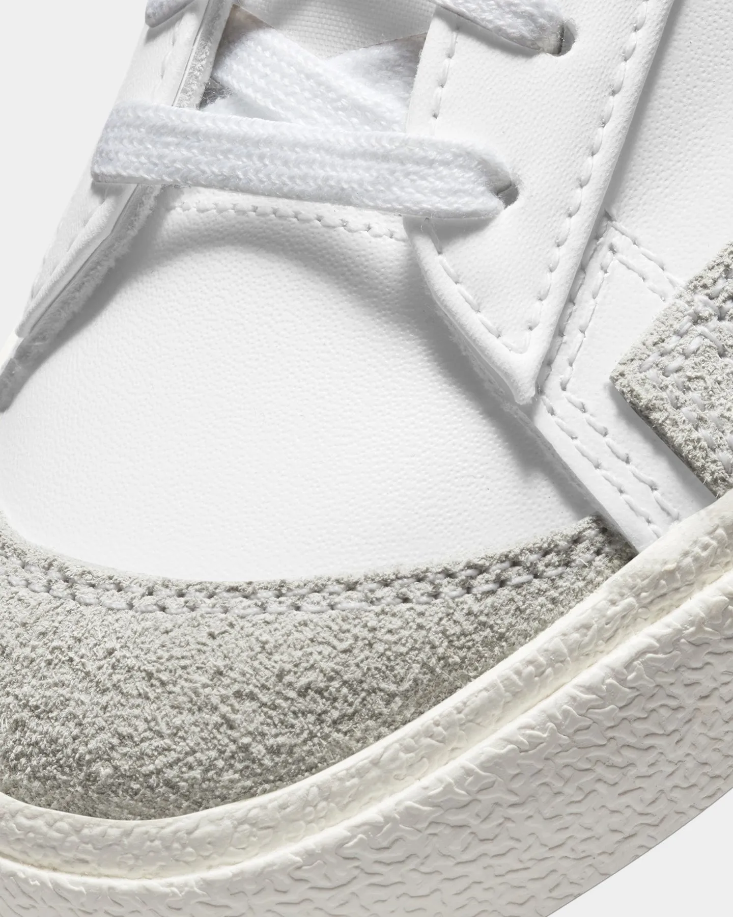 Nike Women's Blazer Low '77 White/Black/Sail White